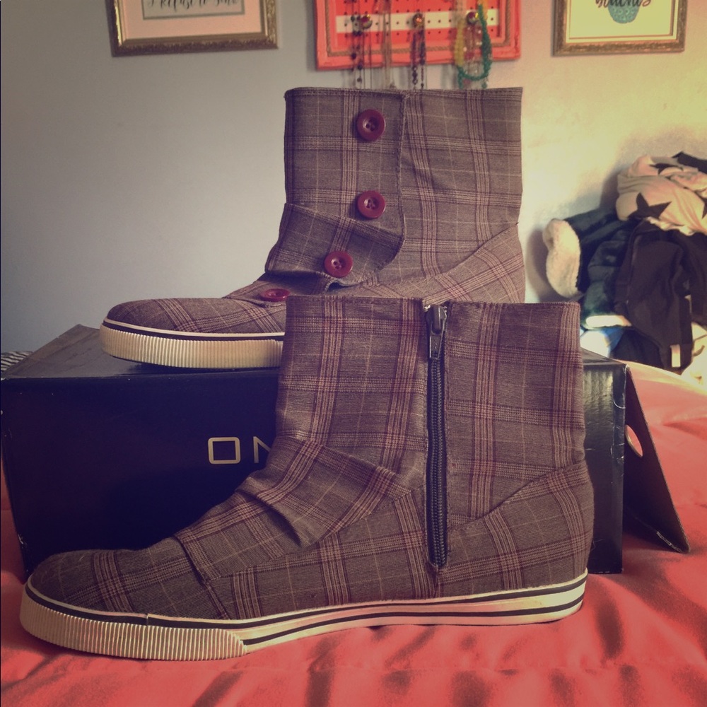 Plain high top